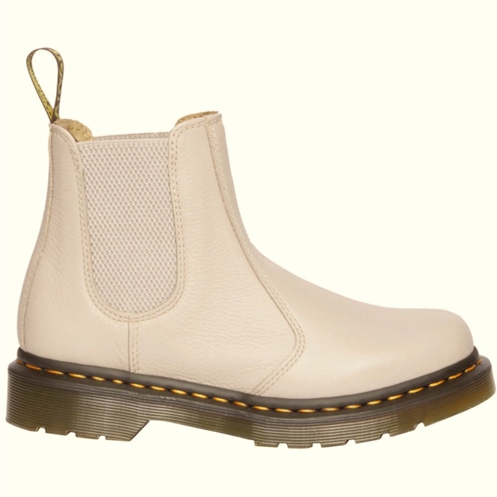 Dr. Martens Chelsea 27976 Boots Cream booties